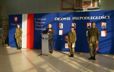 ŚLUBOWANIE I ŚWIĘTO NIEPODLEGŁOŚCI W ZSB 15