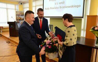LI SESJA RADY POWIATU BRANIEWSKIEGO. POŻEGNANIE PANI SKARBNIK 31