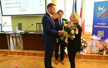 LI SESJA RADY POWIATU BRANIEWSKIEGO. POŻEGNANIE PANI SKARBNIK 43