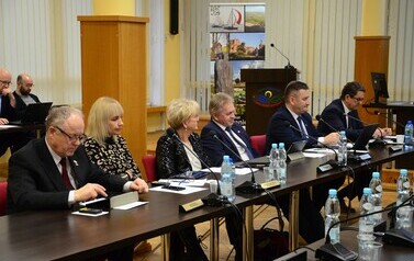 BUDŻET POWIATU BRANIEWSKIEGO NA 2024 ROK PRZYJĘTY JEDNOGŁOŚNIE 17