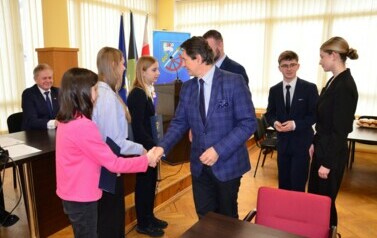 VI SESJA MŁODZIEŻOWEJ RADY POWIATU BRANIEWSKIEGO. KONKURS NA LOGO ROZSTRZYGNIĘTY 16