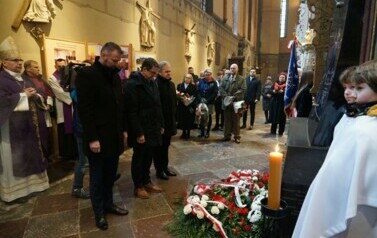 551. URODZINY MIKOŁAJA KOPERNIKA 12