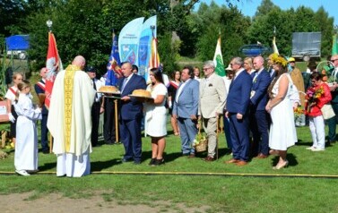 DOŻYNKI POWIATOWO &ndash; GMINNE W PIENIĘŻNIE 90