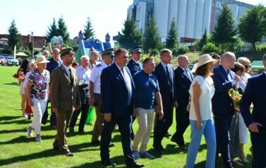 DOŻYNKI POWIATOWO &ndash; GMINNE W PIENIĘŻNIE 103