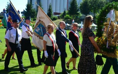 DOŻYNKI POWIATOWO &ndash; GMINNE W PIENIĘŻNIE 105