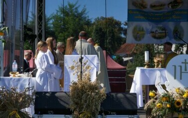 DOŻYNKI POWIATOWO &ndash; GMINNE W PIENIĘŻNIE 130
