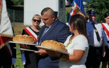 DOŻYNKI POWIATOWO &ndash; GMINNE W PIENIĘŻNIE 135