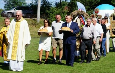 DOŻYNKI POWIATOWO &ndash; GMINNE W PIENIĘŻNIE 150