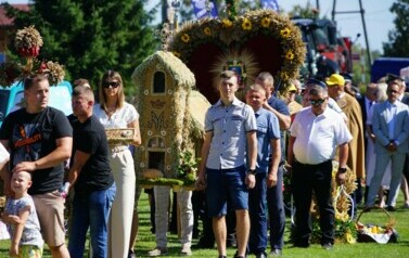 DOŻYNKI POWIATOWO &ndash; GMINNE W PIENIĘŻNIE 158