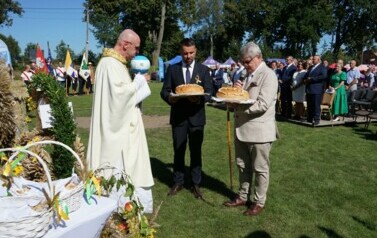 DOŻYNKI POWIATOWO &ndash; GMINNE W PIENIĘŻNIE 166