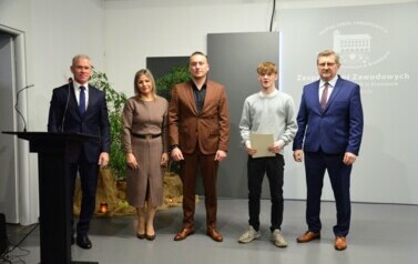JUBILEUSZ W ZESPOLE SZK&Oacute;Ł ZAWODOWYCH 42