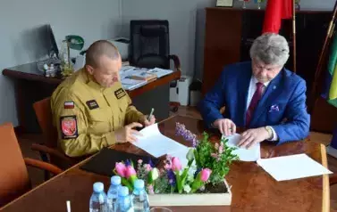 DLA BEZPIECZEŃSTWA MIESZKAŃC&Oacute;W 4