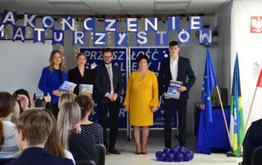 OSTATNI DZWONEK DLA MATURZYST&Oacute;W 3