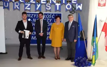 OSTATNI DZWONEK DLA MATURZYST&Oacute;W 4