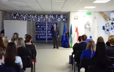 OSTATNI DZWONEK DLA MATURZYST&Oacute;W 19