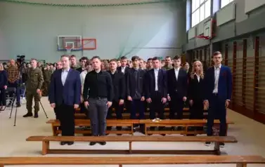 OSTATNI DZWONEK DLA MATURZYST&Oacute;W 74