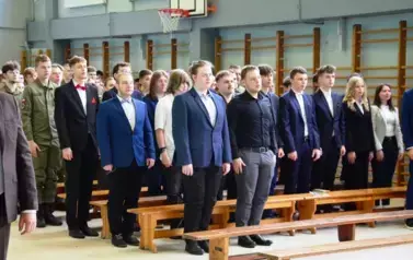 OSTATNI DZWONEK DLA MATURZYST&Oacute;W 76