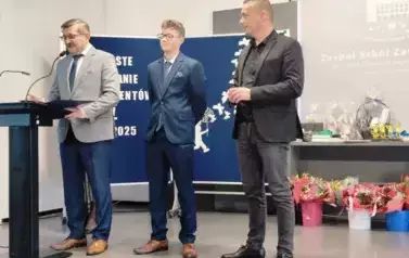 OSTATNI DZWONEK DLA MATURZYST&Oacute;W 79