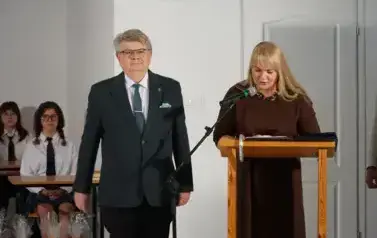 POWIATOWY DZIEŃ NAUCZYCIELA W LICEUM OG&Oacute;LNOKSZTAŁCĄCYM IM. FELIKSA NOWOWIEJSKIEGO W BRANIEWIE 53