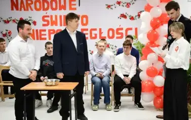 OBCHODY ŚWIĘTA NIEPODLEGŁOŚCI W LICEUM OG&Oacute;LNOKSZTAŁCĄCYM W BRANIEWIE 4