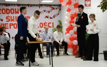OBCHODY ŚWIĘTA NIEPODLEGŁOŚCI W LICEUM OG&Oacute;LNOKSZTAŁCĄCYM W BRANIEWIE 5