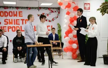 OBCHODY ŚWIĘTA NIEPODLEGŁOŚCI W LICEUM OG&Oacute;LNOKSZTAŁCĄCYM W BRANIEWIE 6