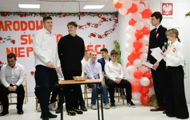 OBCHODY ŚWIĘTA NIEPODLEGŁOŚCI W LICEUM OG&Oacute;LNOKSZTAŁCĄCYM W BRANIEWIE 7