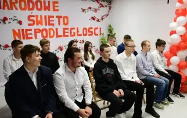 OBCHODY ŚWIĘTA NIEPODLEGŁOŚCI W LICEUM OG&Oacute;LNOKSZTAŁCĄCYM W BRANIEWIE 10