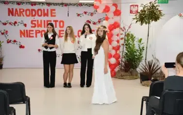 OBCHODY ŚWIĘTA NIEPODLEGŁOŚCI W LICEUM OG&Oacute;LNOKSZTAŁCĄCYM W BRANIEWIE 13
