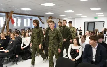OBCHODY ŚWIĘTA NIEPODLEGŁOŚCI W LICEUM OG&Oacute;LNOKSZTAŁCĄCYM W BRANIEWIE 24