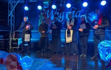 WIGILIA GMINNA I JARMARK ŚWIĄTECZNY W PIENIĘŻNIE 16