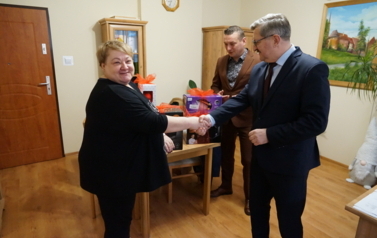 ŚWIĄTECZNE WIZYTY W PLAC&Oacute;WKACH SZKOLNO-WYCHOWAWCZYCH 11