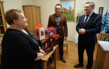 ŚWIĄTECZNE WIZYTY W PLAC&Oacute;WKACH SZKOLNO-WYCHOWAWCZYCH 13