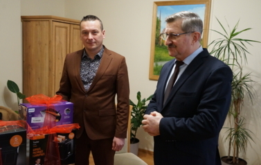 ŚWIĄTECZNE WIZYTY W PLAC&Oacute;WKACH SZKOLNO-WYCHOWAWCZYCH 14