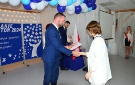 ZAKOŃCZENIE ROKU SZKOLNEGO W LICEUM OG&Oacute;LNOKSZTAŁCĄCYM 44