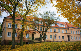 Z CYKLU JEDNOSTKI ORGANIZACYJNE POWIATU BRANIEWSKIEGO POWIATOWE DOMY DZIECKA &bdquo;SŁONECZNE WZG&Oacute;RZE&rdquo; I &bdquo;PROMYK&rdquo; WE FROMBORKU 13