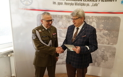 Zdjęcie do UROCZYSTE PRZEKAZANIE OBOWIĄZK&Oacute;W DOW&Oacute;DCY 43...